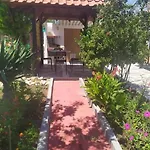 Chrissa's Place - A Unique House With Garden And Bbq *
