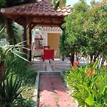 Chrissa's Place - A Unique House With Garden And Bbq *