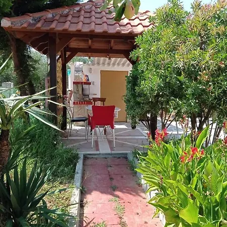Chrissa's Place - A Unique House With Garden And Bbq *