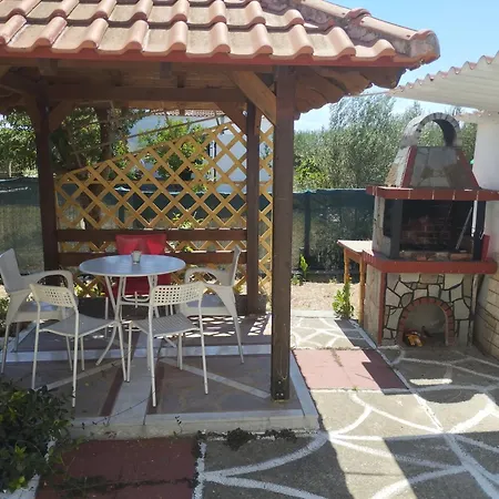 Chrissa's Place - A Unique House With Garden And Bbq *