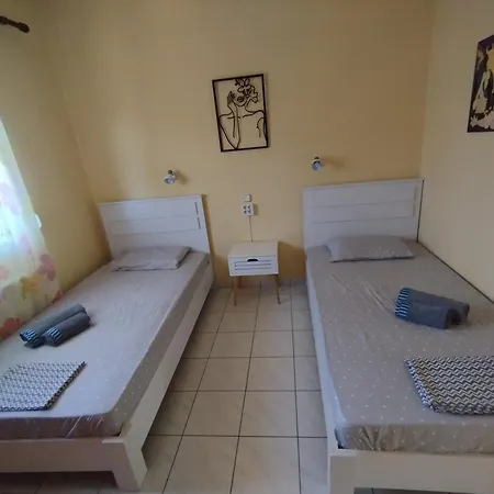 Chrissa's Place - A Unique House With Garden And Bbq Orfanion