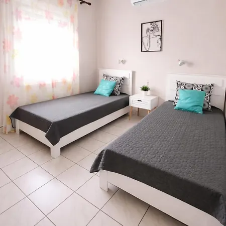 Chrissa's Place - A Unique House With Garden And Bbq بيت للعطل