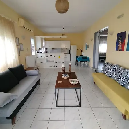 Chrissa's Place - A Unique House With Garden And Bbq Holiday home