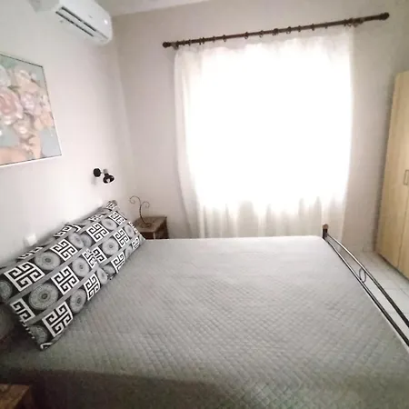 Chrissa's Place - A Unique House With Garden And Bbq بيت للعطل *