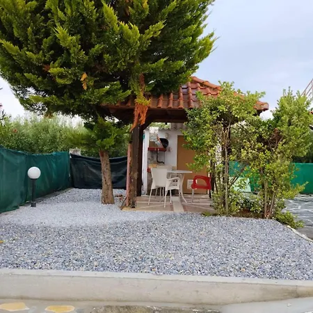 Chrissa's Place - A Unique House With Garden And Bbq