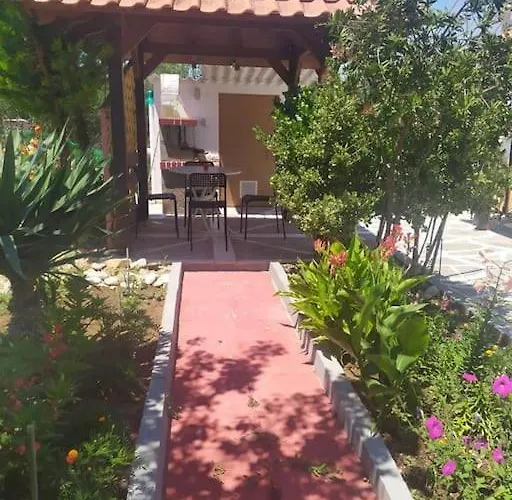 Chrissa's Place - A Unique House With Garden And Bbq *