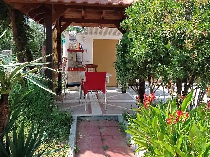 Chrissa's Place - A Unique House With Garden And Bbq *