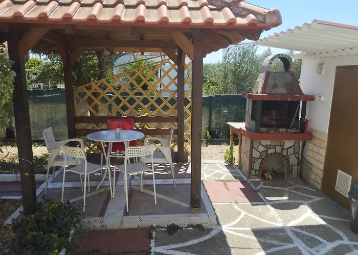 Chrissa's Place - A Unique House With Garden And Bbq *