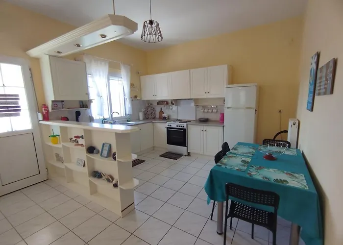 Chrissa's Place - A Unique House With Garden And Bbq